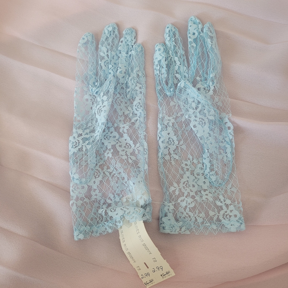 NWT Vintage blue lace gloves with flowers